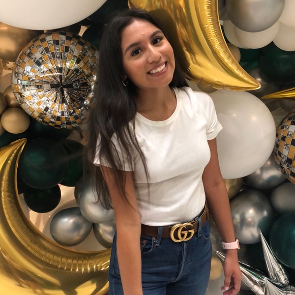 Meet your Posher, Amanda - Picture 2 of 3